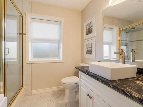 3541 Shelby Lane, Nanoose Bay, BC - Indoor Photo Showing Bathroom