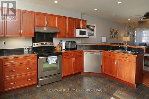 21 Redan Street, London, ON - Indoor Photo Showing Kitchen With Double Sink