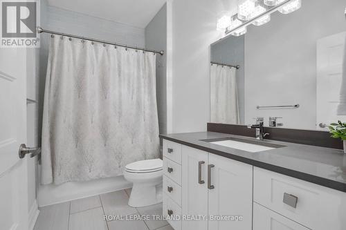#2406 -330 Ridout Street North St N, London, ON - Indoor Photo Showing Bathroom