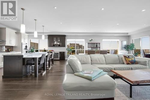 2406 - 330 Ridout Street North Street N, London, ON - Indoor Photo Showing Living Room