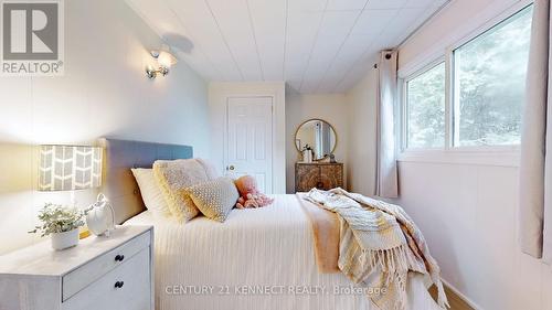 175 Beehive Dr, Kawartha Lakes, ON - Indoor Photo Showing Bedroom