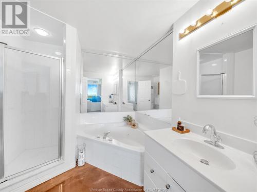 4789 Riverside Drive East Unit# 903, Windsor, ON - Indoor Photo Showing Bathroom