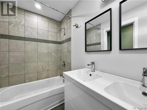210 Tartan Street, Saint John, NB - Indoor Photo Showing Bathroom