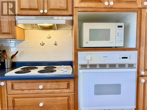 Built-in appliances including stove top range, wall oven and subway tile backsplash. - 34 Hatt Street, Northern Bruce Peninsula, ON - Indoor Photo Showing Kitchen