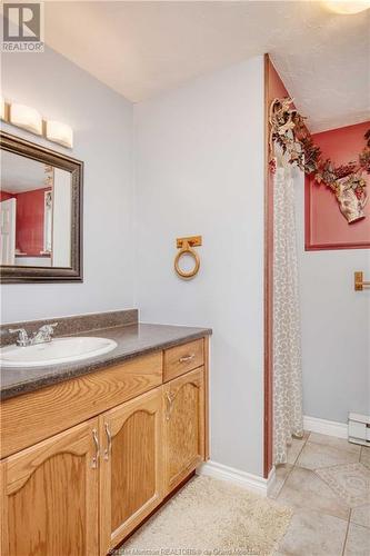 11 Glenforest, Riverview, NB - Indoor Photo Showing Bathroom