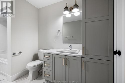 33 Foxtrot St, Dieppe, NB - Indoor Photo Showing Bathroom