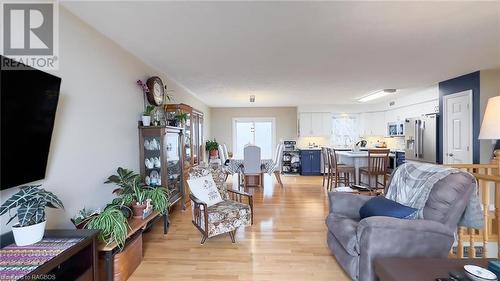 731 Reynolds Drive, Kincardine, ON - Indoor Photo Showing Living Room