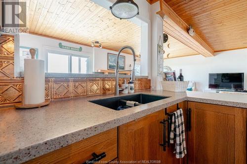 84 Pulley Road, Leamington, ON - Indoor Photo Showing Kitchen With Double Sink