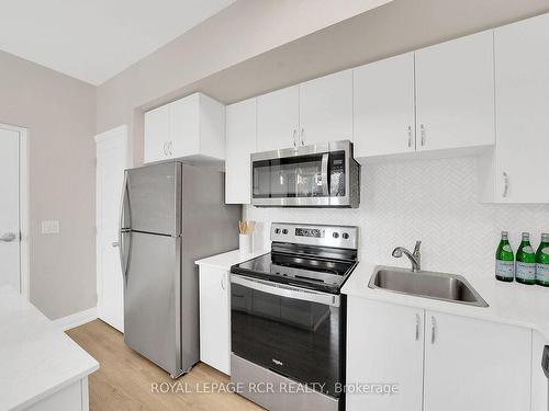603-18 Coles Ave, Vaughan, ON - Indoor Photo Showing Kitchen