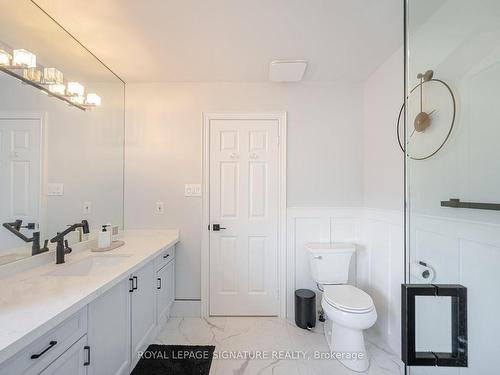 6489 Hampden Woods Rd, Mississauga, ON - Indoor Photo Showing Bathroom
