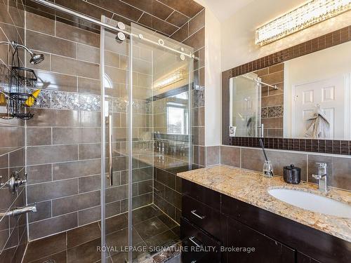 6489 Hampden Woods Rd, Mississauga, ON - Indoor Photo Showing Bathroom