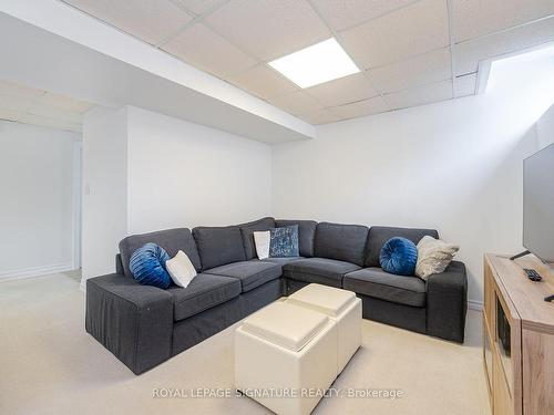 6489 Hampden Woods Rd, Mississauga, ON - Indoor Photo Showing Living Room