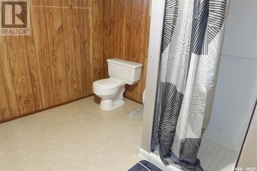708 Leeville Drive, Assiniboia, SK - Indoor Photo Showing Bathroom
