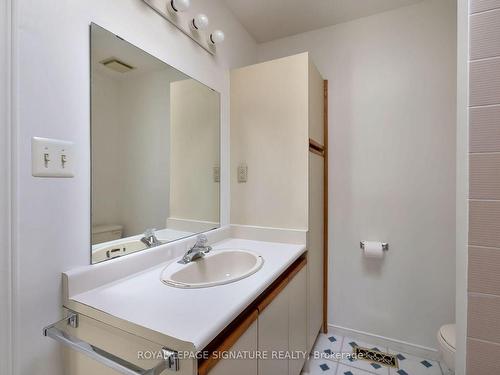 130 Parkhurst Blvd, Toronto, ON - Indoor Photo Showing Bathroom
