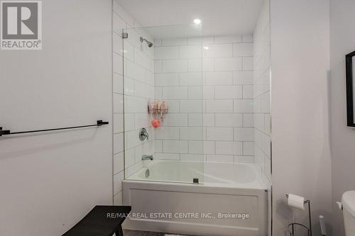 #19 -976 Stonecliffe Walk, Kitchener, ON - Indoor Photo Showing Bathroom