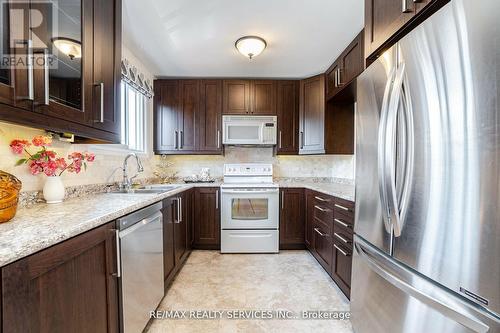 #9 -34 Bow Valley Dr, Hamilton, ON - Indoor Photo Showing Kitchen With Double Sink