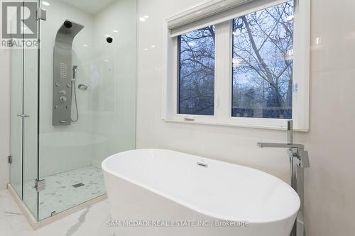 6 Campview Rd, Hamilton, ON - Indoor Photo Showing Bathroom