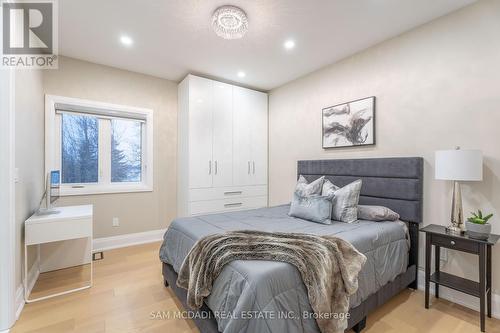 6 Campview Rd, Hamilton, ON - Indoor Photo Showing Bedroom
