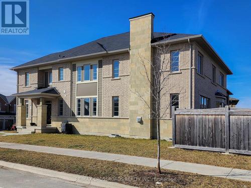 2 Deepwood Cres, East Gwillimbury, ON - Outdoor With Facade