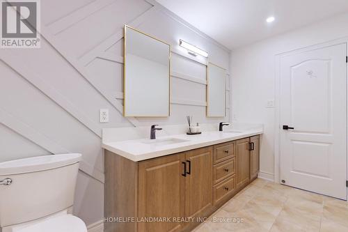 718 Peter Hall Drive, Newmarket, ON - Indoor Photo Showing Bathroom