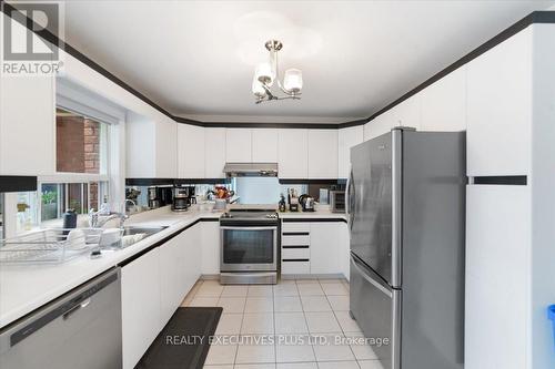 17 Gram Street, Vaughan, ON - Indoor Photo Showing Kitchen With Stainless Steel Kitchen