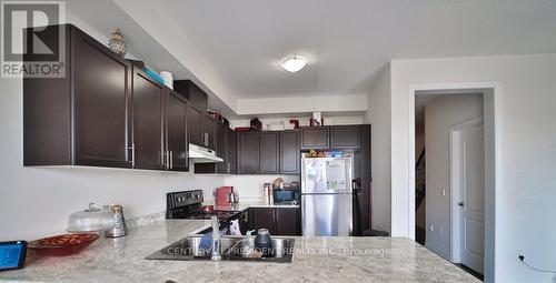 172 Davenfield Circ, Brampton, ON - Indoor Photo Showing Kitchen With Double Sink