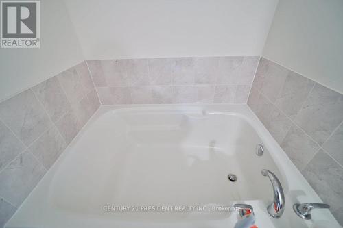 172 Davenfield Circ, Brampton, ON - Indoor Photo Showing Bathroom