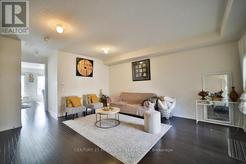 172 Davenfield Circle, Brampton, ON - Indoor Photo Showing Living Room