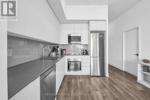 401 - 297 Oak Walk Drive, Oakville, ON - Indoor Photo Showing Kitchen With Stainless Steel Kitchen
