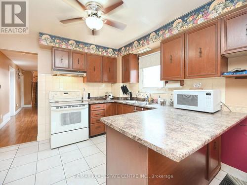 4326 Waterford Crescent, Mississauga, ON - Indoor Photo Showing Kitchen