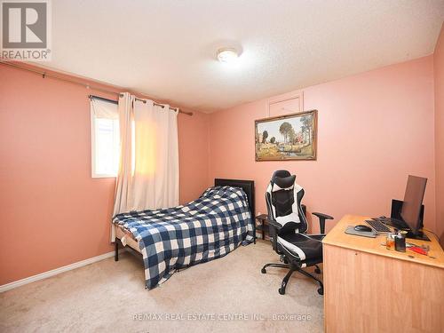 4326 Waterford Cres, Mississauga, ON - Indoor Photo Showing Bedroom