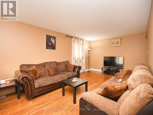 4326 Waterford Crescent, Mississauga, ON - Indoor Photo Showing Living Room