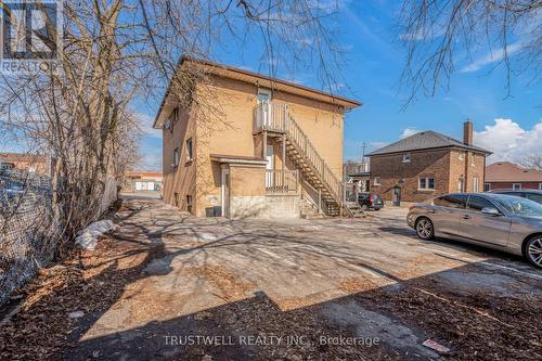 105 Mary St E, Whitby, ON - Outdoor