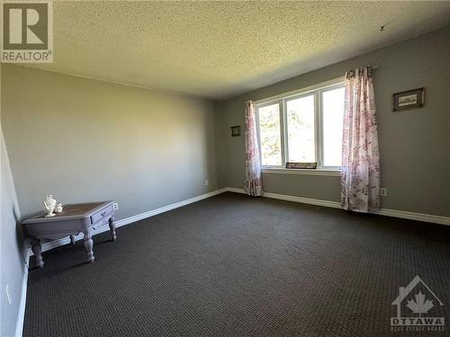 Living Room - main floor - 410 Slater Road, Kemptville, ON - Indoor Photo Showing Other Room