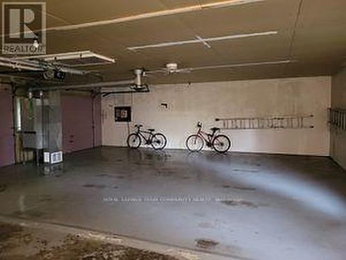 11419 Bathurst St, Richmond Hill, ON - Indoor Photo Showing Garage