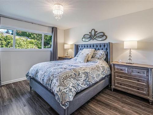 606 Moresby Ave, Qualicum Beach, BC - Indoor Photo Showing Bedroom
