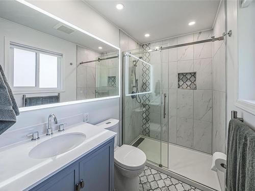 606 Moresby Ave, Qualicum Beach, BC - Indoor Photo Showing Bathroom