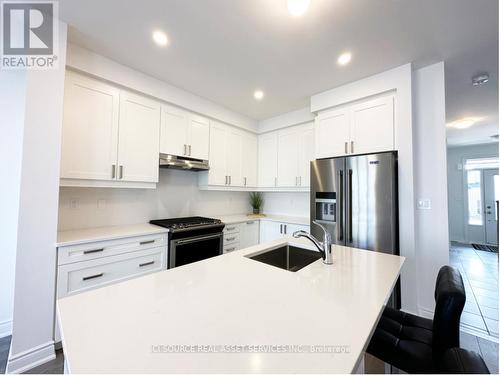 20 Lisa St, Wasaga Beach, ON - Indoor Photo Showing Kitchen With Upgraded Kitchen