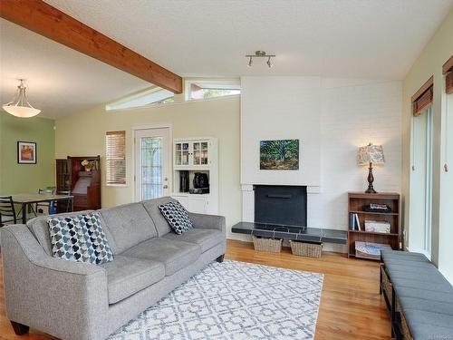 740 Rockheights Ave, Esquimalt, BC - Indoor Photo Showing Living Room