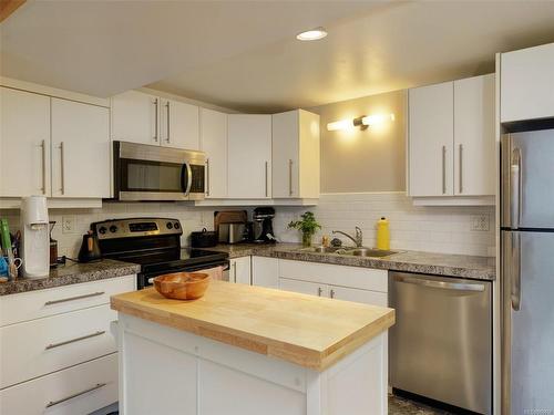 740 Rockheights Ave, Esquimalt, BC - Indoor Photo Showing Kitchen With Double Sink
