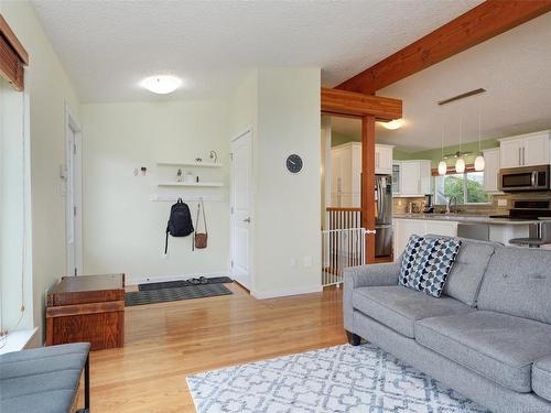 740 Rockheights Ave, Esquimalt, BC - Indoor Photo Showing Living Room