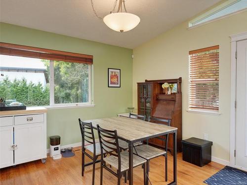 740 Rockheights Ave, Esquimalt, BC - Indoor Photo Showing Dining Room