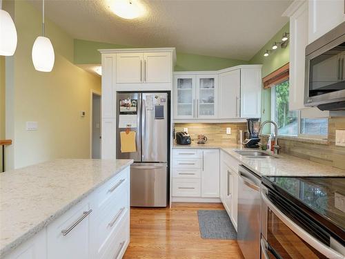 740 Rockheights Ave, Esquimalt, BC - Indoor Photo Showing Kitchen With Upgraded Kitchen