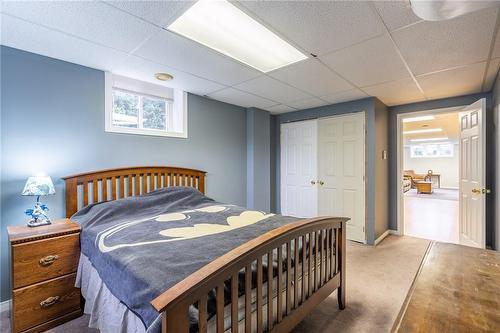 100 Charlotte Street, Hamilton, ON - Indoor Photo Showing Bedroom