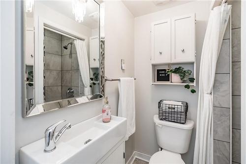 59 Chestnut Avenue, Hamilton, ON - Indoor Photo Showing Bathroom