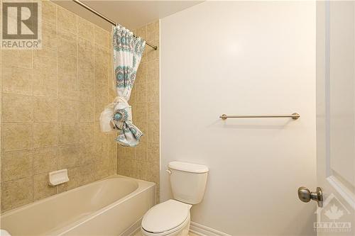 935 Rotary Way, Ottawa, ON - Indoor Photo Showing Bathroom