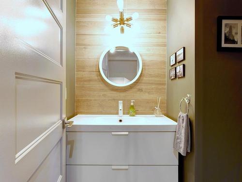Powder room - 232 Rue De La Renaissance, Blainville, QC - Indoor Photo Showing Bathroom