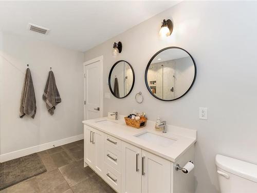 1040 Jenkins Ave, Langford, BC - Indoor Photo Showing Bathroom