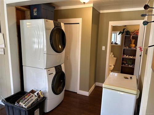 93 Johel Rd, Lake Cowichan, BC - Indoor Photo Showing Laundry Room