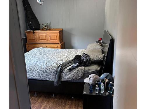 93 Johel Rd, Lake Cowichan, BC - Indoor Photo Showing Bedroom
